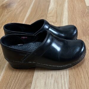 dansko women’s professional clog black leather